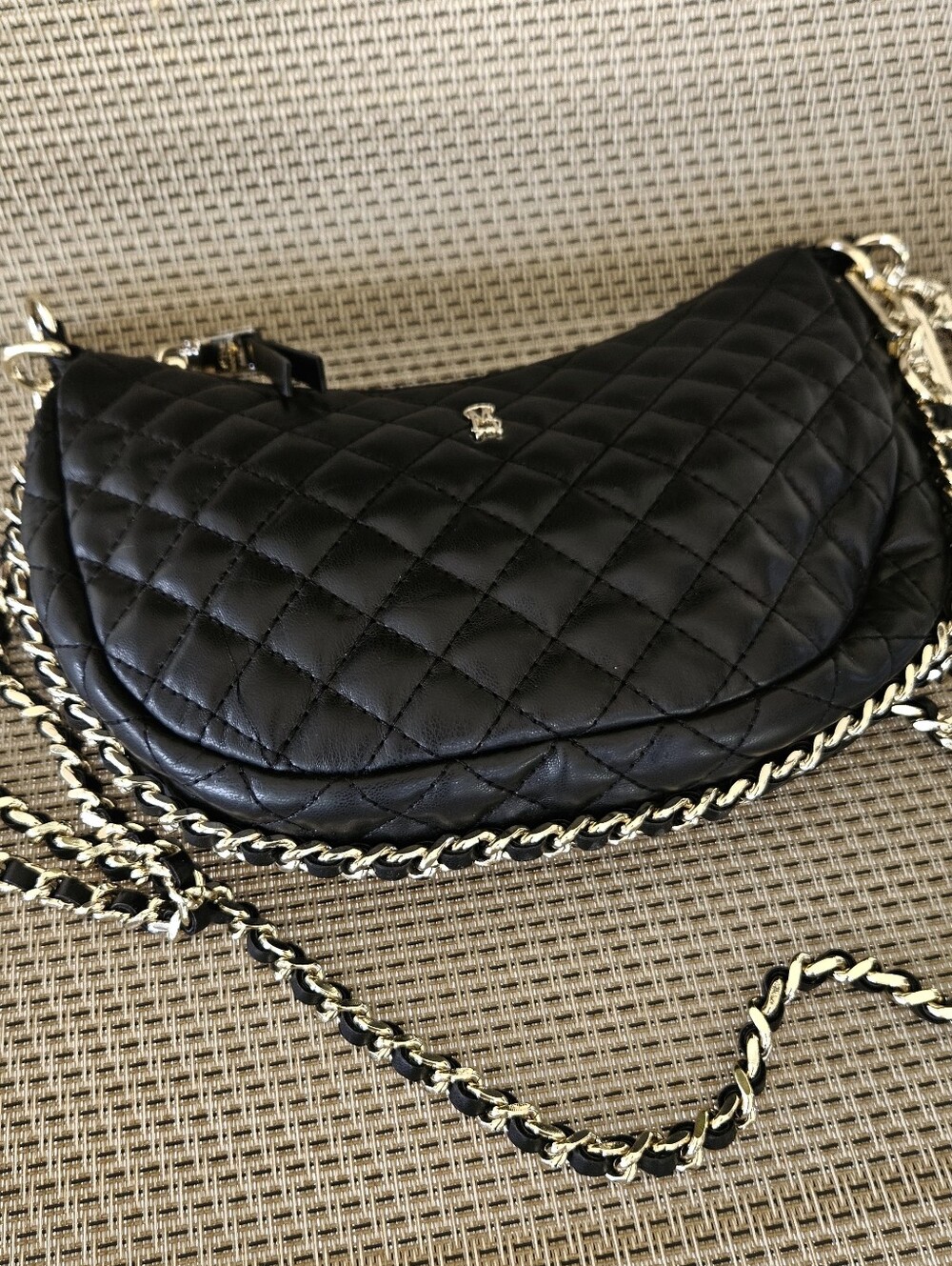 BLACK CRESENT CROSSBODY HANDBAG